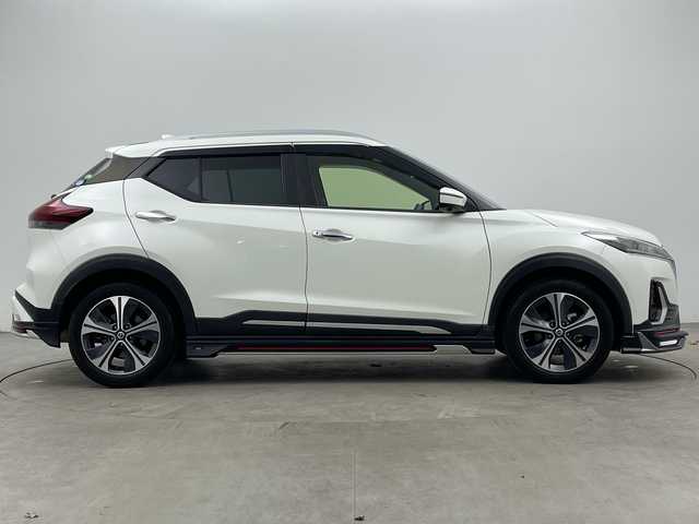 日産 キックス X ツートーンインテリアED 大分県 2020(令2)年 5.4万km ブリリアントホワイトパール 純正SDナビ/　（BT/CD/DVD/フルセグ）/エアロ付き（BUSOU製）/全方位カメラ/アラウンドビューモニター/プロパイロット/オートブレーキホールド/レザーシート/コーナーセンサー/ステアリングヒーター/シートヒーター/オートマチックハイビーム/LEDヘッドライト/純正アルミホイル17インチ