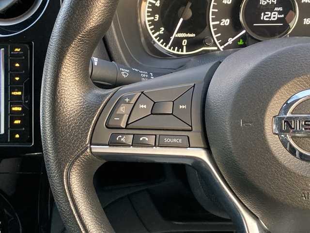 日産 ノート 愛媛県 2017(平29)年 3.3万km ブリリアントシルバー 社外ディスプレイオーディオ/・CD/DVD/アラウンドビューモニター/・バックカメラ/デジタルインナーミラー/ETC/衝突軽減ブレーキ/車線逸脱警報/アイドリングストップ/ISOFIX/プッシュスタート/・スペアキー/LEDヘッドライト/取扱説明書