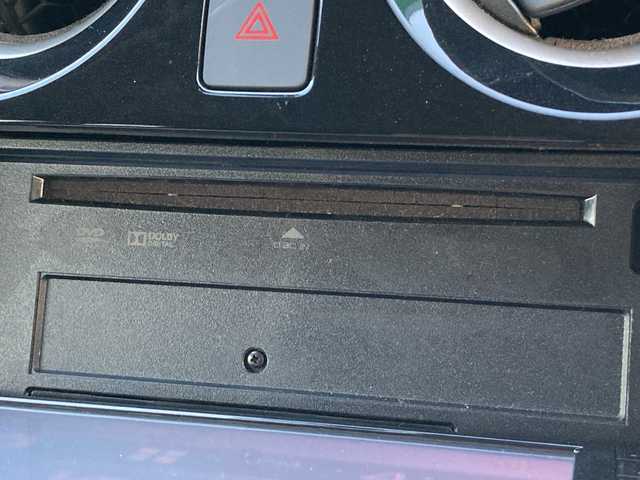 日産 ノート 愛媛県 2017(平29)年 3.3万km ブリリアントシルバー 社外ディスプレイオーディオ/・CD/DVD/アラウンドビューモニター/・バックカメラ/デジタルインナーミラー/ETC/衝突軽減ブレーキ/車線逸脱警報/アイドリングストップ/ISOFIX/プッシュスタート/・スペアキー/LEDヘッドライト/取扱説明書