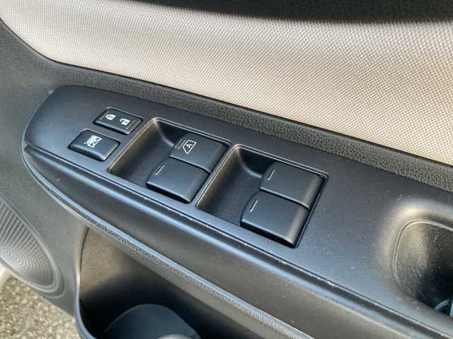 日産 ノート 愛媛県 2017(平29)年 3.3万km ブリリアントシルバー 社外ディスプレイオーディオ/・CD/DVD/アラウンドビューモニター/・バックカメラ/デジタルインナーミラー/ETC/衝突軽減ブレーキ/車線逸脱警報/アイドリングストップ/ISOFIX/プッシュスタート/・スペアキー/LEDヘッドライト/取扱説明書