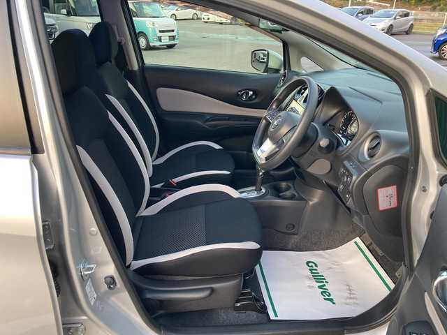 日産 ノート 愛媛県 2017(平29)年 3.3万km ブリリアントシルバー 社外ディスプレイオーディオ/・CD/DVD/アラウンドビューモニター/・バックカメラ/デジタルインナーミラー/ETC/衝突軽減ブレーキ/車線逸脱警報/アイドリングストップ/ISOFIX/プッシュスタート/・スペアキー/LEDヘッドライト/取扱説明書