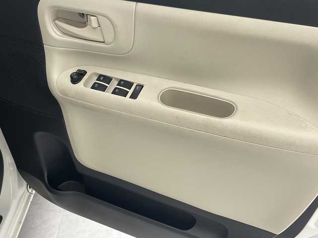 ダイハツ ムーヴ キャンバス X SA Ⅲ 沖縄県 2019(平31)年 9.6万km パールホワイトⅢ/ナチュラルベージュマイカメタリック 2トーン 社外ナビ　【AVN-R8W】/　(フルセグTV　Bluetooth　DVD　CD　SD)/バックカメラ/USB　/両側パワースライドドア　/プッシュスタート　/スマートキー　/スペアキー　/純正フロアマット　/オートマチックハイビーム　/オートライト　/オートエアコン　/パワーウィンドウ/衝突軽減ブレーキ