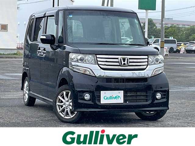 ホンダ Ｎ ＢＯＸ カスタム G SSパッケージ 道央・札幌 2013(平25)年 7万km クリスタルブラックパール ４WD/社外メモリーナビ/CD/DVD/SD/フルセグ/社外フリップダウンモニター/横滑り防止装置/バックカメラ/ドライブレコーダー/ECONモード/両側パワースライドドア/革巻きステアリング/ステアリングリモコン/プッシュスタート/スマートキー/LEDヘッドライト/オートライト/フォグランプ/電動格納ミラー/ヒーテッドドアミラー/ウィンカーミラー/純正フロアマット/ドアバイザー/スペアキー/社外エンジンスターター