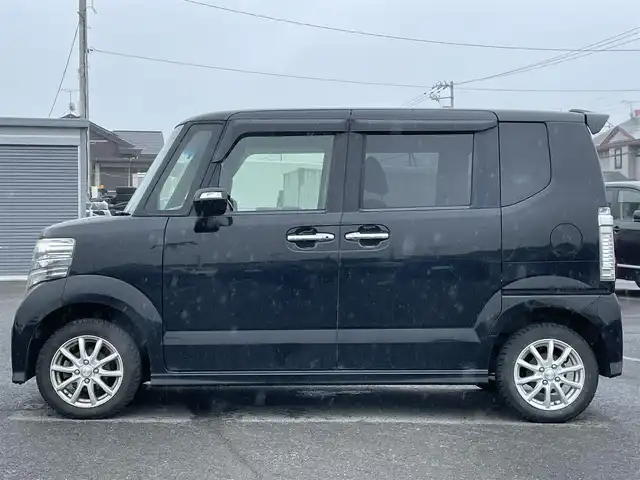 ホンダ Ｎ ＢＯＸ カスタム G SSパッケージ 道央・札幌 2013(平25)年 7万km クリスタルブラックパール ４WD/社外メモリーナビ/CD/DVD/SD/フルセグ/社外フリップダウンモニター/横滑り防止装置/バックカメラ/ドライブレコーダー/ECONモード/両側パワースライドドア/革巻きステアリング/ステアリングリモコン/プッシュスタート/スマートキー/LEDヘッドライト/オートライト/フォグランプ/電動格納ミラー/ヒーテッドドアミラー/ウィンカーミラー/純正フロアマット/ドアバイザー/スペアキー/社外エンジンスターター