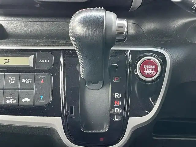 ホンダ Ｎ ＢＯＸ カスタム G SSパッケージ 道央・札幌 2013(平25)年 7万km クリスタルブラックパール ４WD/社外メモリーナビ/CD/DVD/SD/フルセグ/社外フリップダウンモニター/横滑り防止装置/バックカメラ/ドライブレコーダー/ECONモード/両側パワースライドドア/革巻きステアリング/ステアリングリモコン/プッシュスタート/スマートキー/LEDヘッドライト/オートライト/フォグランプ/電動格納ミラー/ヒーテッドドアミラー/ウィンカーミラー/純正フロアマット/ドアバイザー/スペアキー/社外エンジンスターター