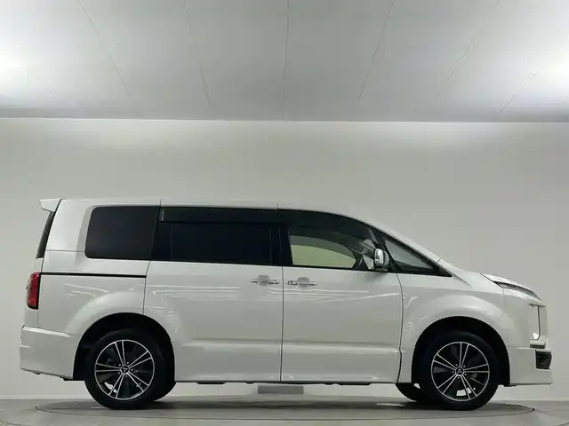 三菱 デリカＤ：５ アーバンギア Pエディション 埼玉県 2020(令2)年 4.1万km ウォームホワイトパール 純正10型ナビ　フルセグ　CD DVD BT　全方位カメラ　シートヒーター　ステアリングヒーター　パドルシフト　レーダークルコン　ETC　ドラレコ　後席モニター