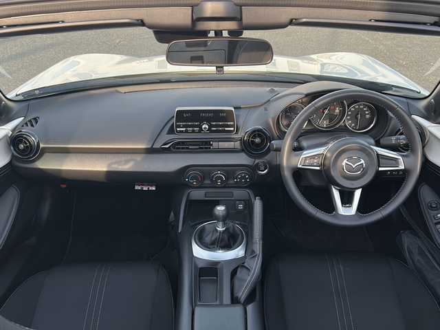 マツダ ロードスター 990S 愛知県 2023(令5)年 1.3万km スノーフレイクホワイトパールマイカ 禁煙車/ワンオーナー/特別仕様車/6速MT/ブレンボキャリパー/レイズ製16インチアルミホイール/純正オーディオ/USB・AUX/FM・AM/ETC/アドバンストスマートシティブレーキサポート/車線逸脱警報（LDWS）/BSM/パーキングセンサー/横滑り防止（DSC）/LEDオートライト/フロアマット/プッシュスタート/革巻きステアリング/ステアリングスイッチ/スマートキー×2/取扱説明書/保証書