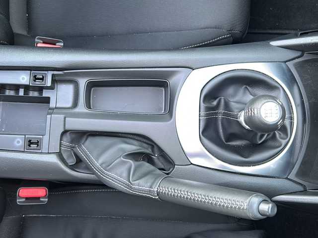 マツダ ロードスター 990S 愛知県 2023(令5)年 1.3万km スノーフレイクホワイトパールマイカ 禁煙車/ワンオーナー/特別仕様車/6速MT/ブレンボキャリパー/レイズ製16インチアルミホイール/純正オーディオ/USB・AUX/FM・AM/ETC/アドバンストスマートシティブレーキサポート/車線逸脱警報（LDWS）/BSM/パーキングセンサー/横滑り防止（DSC）/LEDオートライト/フロアマット/プッシュスタート/革巻きステアリング/ステアリングスイッチ/スマートキー×2/取扱説明書/保証書