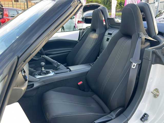 マツダ ロードスター 990S 愛知県 2023(令5)年 1.3万km スノーフレイクホワイトパールマイカ 禁煙車/ワンオーナー/特別仕様車/6速MT/ブレンボキャリパー/レイズ製16インチアルミホイール/純正オーディオ/USB・AUX/FM・AM/ETC/アドバンストスマートシティブレーキサポート/車線逸脱警報（LDWS）/BSM/パーキングセンサー/横滑り防止（DSC）/LEDオートライト/フロアマット/プッシュスタート/革巻きステアリング/ステアリングスイッチ/スマートキー×2/取扱説明書/保証書