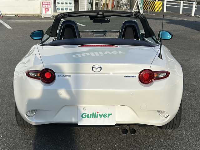 マツダ ロードスター 990S 愛知県 2023(令5)年 1.3万km スノーフレイクホワイトパールマイカ 禁煙車/ワンオーナー/特別仕様車/6速MT/ブレンボキャリパー/レイズ製16インチアルミホイール/純正オーディオ/USB・AUX/FM・AM/ETC/アドバンストスマートシティブレーキサポート/車線逸脱警報（LDWS）/BSM/パーキングセンサー/横滑り防止（DSC）/LEDオートライト/フロアマット/プッシュスタート/革巻きステアリング/ステアリングスイッチ/スマートキー×2/取扱説明書/保証書