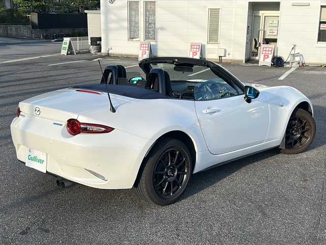 マツダ ロードスター 990S 愛知県 2023(令5)年 1.3万km スノーフレイクホワイトパールマイカ 禁煙車/ワンオーナー/特別仕様車/6速MT/ブレンボキャリパー/レイズ製16インチアルミホイール/純正オーディオ/USB・AUX/FM・AM/ETC/アドバンストスマートシティブレーキサポート/車線逸脱警報（LDWS）/BSM/パーキングセンサー/横滑り防止（DSC）/LEDオートライト/フロアマット/プッシュスタート/革巻きステアリング/ステアリングスイッチ/スマートキー×2/取扱説明書/保証書