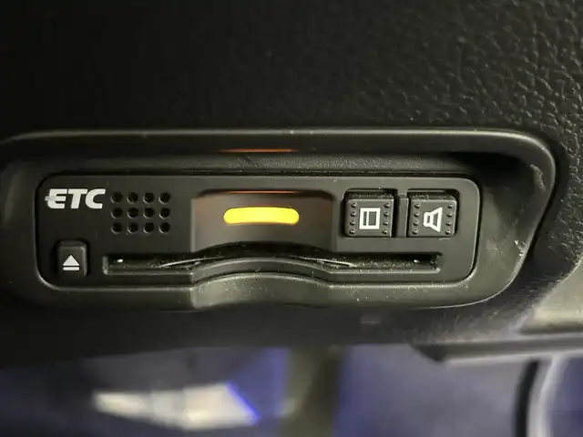 ホンダ ヴェゼル ハイブリッド RS ホンダセンシング 熊本県 2017(平29)年 7.8万km クリスタルブラックパール 純正ナビVXM-185VFNi（ＣＤ・ＤＶＤ・フルセグ・ＢＴ・ＳＤ・ｉｐｏｄ）/バックカメラ　/純正前方ドライブレコーダー　/ビルトインＥＴＣ　/前席シートヒーター　/純正フロントエアロ　/ホンダセンシング/・衝突軽減ブレーキ/・レーダークルーズコントロール/・レーンキープアシスト/・先行車発進お知らせ機能/・路外逸脱制御機能/・標識認識システム/横滑り防止/オートブレーキホールド/パドルシフト/ドアバイザー/ハーフレザーシート/純正フロアマット/純正１８インチAW/オートライト/LEDヘッドライト/フォグライト/スマートキー/プッシュスタート/スペアキー1本/取扱説明書