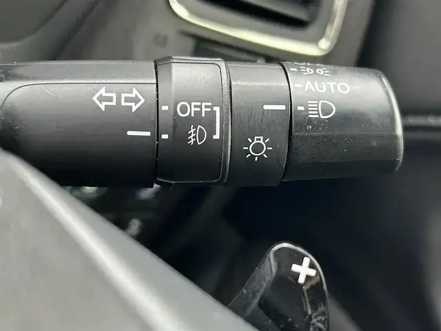 ホンダ ヴェゼル ハイブリッド RS ホンダセンシング 熊本県 2017(平29)年 7.8万km クリスタルブラックパール 純正ナビVXM-185VFNi（ＣＤ・ＤＶＤ・フルセグ・ＢＴ・ＳＤ・ｉｐｏｄ）/バックカメラ　/純正前方ドライブレコーダー　/ビルトインＥＴＣ　/前席シートヒーター　/純正フロントエアロ　/ホンダセンシング/・衝突軽減ブレーキ/・レーダークルーズコントロール/・レーンキープアシスト/・先行車発進お知らせ機能/・路外逸脱制御機能/・標識認識システム/横滑り防止/オートブレーキホールド/パドルシフト/ドアバイザー/ハーフレザーシート/純正フロアマット/純正１８インチAW/オートライト/LEDヘッドライト/フォグライト/スマートキー/プッシュスタート/スペアキー1本/取扱説明書