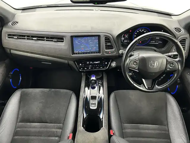 ホンダ ヴェゼル ハイブリッド RS ホンダセンシング 熊本県 2017(平29)年 7.8万km クリスタルブラックパール 純正ナビVXM-185VFNi（ＣＤ・ＤＶＤ・フルセグ・ＢＴ・ＳＤ・ｉｐｏｄ）/バックカメラ　/純正前方ドライブレコーダー　/ビルトインＥＴＣ　/前席シートヒーター　/純正フロントエアロ　/ホンダセンシング/・衝突軽減ブレーキ/・レーダークルーズコントロール/・レーンキープアシスト/・先行車発進お知らせ機能/・路外逸脱制御機能/・標識認識システム/横滑り防止/オートブレーキホールド/パドルシフト/ドアバイザー/ハーフレザーシート/純正フロアマット/純正１８インチAW/オートライト/LEDヘッドライト/フォグライト/スマートキー/プッシュスタート/スペアキー1本/取扱説明書