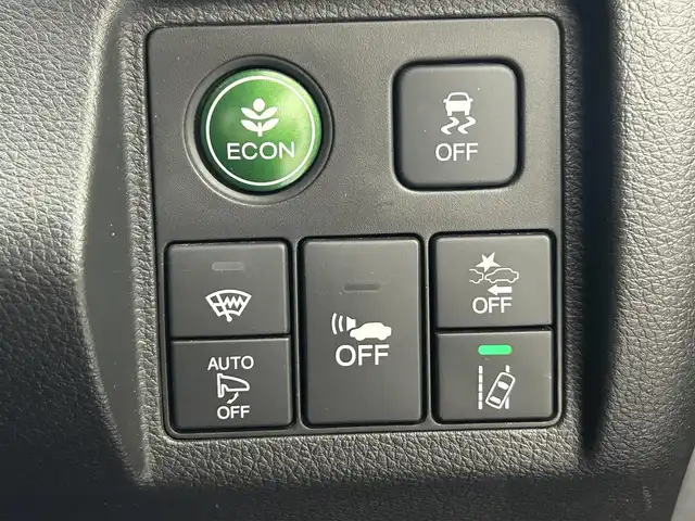 ホンダ ヴェゼル ハイブリッド RS ホンダセンシング 熊本県 2017(平29)年 7.8万km クリスタルブラックパール 純正ナビVXM-185VFNi（ＣＤ・ＤＶＤ・フルセグ・ＢＴ・ＳＤ・ｉｐｏｄ）/バックカメラ　/純正前方ドライブレコーダー　/ビルトインＥＴＣ　/前席シートヒーター　/純正フロントエアロ　/ホンダセンシング/・衝突軽減ブレーキ/・レーダークルーズコントロール/・レーンキープアシスト/・先行車発進お知らせ機能/・路外逸脱制御機能/・標識認識システム/横滑り防止/オートブレーキホールド/パドルシフト/ドアバイザー/ハーフレザーシート/純正フロアマット/純正１８インチAW/オートライト/LEDヘッドライト/フォグライト/スマートキー/プッシュスタート/スペアキー1本/取扱説明書