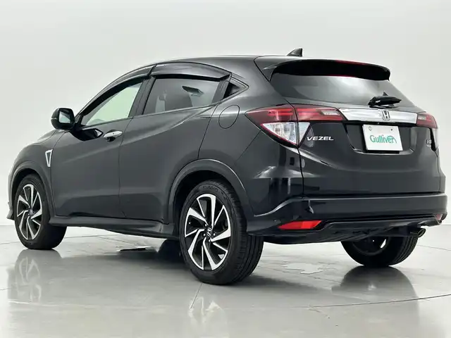 ホンダ ヴェゼル ハイブリッド RS ホンダセンシング 熊本県 2017(平29)年 7.8万km クリスタルブラックパール 純正ナビVXM-185VFNi（ＣＤ・ＤＶＤ・フルセグ・ＢＴ・ＳＤ・ｉｐｏｄ）/バックカメラ　/純正前方ドライブレコーダー　/ビルトインＥＴＣ　/前席シートヒーター　/純正フロントエアロ　/ホンダセンシング/・衝突軽減ブレーキ/・レーダークルーズコントロール/・レーンキープアシスト/・先行車発進お知らせ機能/・路外逸脱制御機能/・標識認識システム/横滑り防止/オートブレーキホールド/パドルシフト/ドアバイザー/ハーフレザーシート/純正フロアマット/純正１８インチAW/オートライト/LEDヘッドライト/フォグライト/スマートキー/プッシュスタート/スペアキー1本/取扱説明書