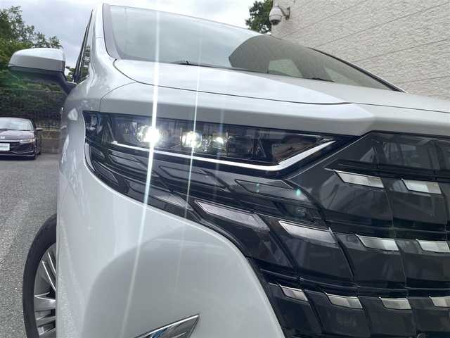 トヨタ アルファード Z 埼玉県 2024(令6)年 0.8万km プラチナホワイトパールマイカ /ワンオーナー//左右独立ムーンルーフ//純正メモリナビ//フルセグTV//全方位モニター//フリップダウンモニター//黒レザーシート//前2席パワーシート//前席&2列目シートヒーター//前席&2列目エアシート//2ndシートオットマン//両側パワースライドドア//パワーバックドア//アダプティブクルーズコントロール//ビルトインETC//スマートキー×2//LEDヘッドライト/LEDフォグ//デジタルインナーミラー//PCS/LDA/BSM//RCTA/PKSB/RSA//クリアランスソナー//W.サイド.カーテンエアバッグ//ABS/横滑り防止装置//オートライト/オートハイビーム//革巻きコンビステアリング//プライバシーガラス//純正18インチAW//新車時保証書//ユーザーガイド