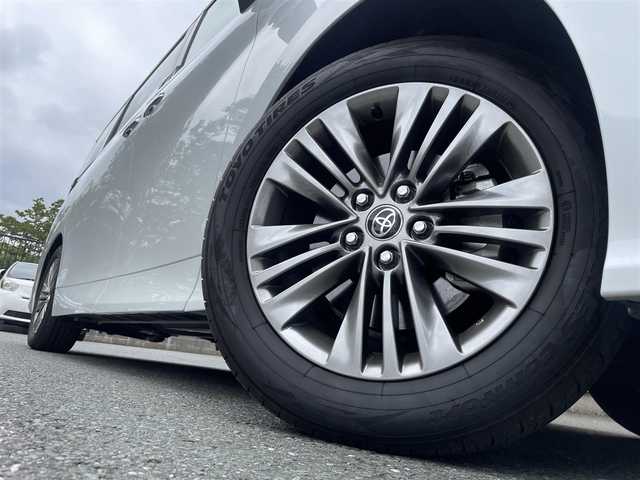 トヨタ アルファード Z 埼玉県 2024(令6)年 0.8万km プラチナホワイトパールマイカ /ワンオーナー//左右独立ムーンルーフ//純正メモリナビ//フルセグTV//全方位モニター//フリップダウンモニター//黒レザーシート//前2席パワーシート//前席&2列目シートヒーター//前席&2列目エアシート//2ndシートオットマン//両側パワースライドドア//パワーバックドア//アダプティブクルーズコントロール//ビルトインETC//スマートキー×2//LEDヘッドライト/LEDフォグ//デジタルインナーミラー//PCS/LDA/BSM//RCTA/PKSB/RSA//クリアランスソナー//W.サイド.カーテンエアバッグ//ABS/横滑り防止装置//オートライト/オートハイビーム//革巻きコンビステアリング//プライバシーガラス//純正18インチAW//新車時保証書//ユーザーガイド