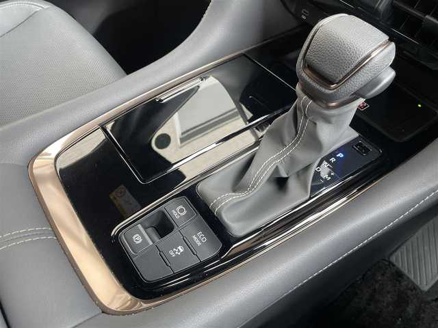 トヨタ アルファード Z 埼玉県 2024(令6)年 0.8万km プラチナホワイトパールマイカ /ワンオーナー//左右独立ムーンルーフ//純正メモリナビ//フルセグTV//全方位モニター//フリップダウンモニター//黒レザーシート//前2席パワーシート//前席&2列目シートヒーター//前席&2列目エアシート//2ndシートオットマン//両側パワースライドドア//パワーバックドア//アダプティブクルーズコントロール//ビルトインETC//スマートキー×2//LEDヘッドライト/LEDフォグ//デジタルインナーミラー//PCS/LDA/BSM//RCTA/PKSB/RSA//クリアランスソナー//W.サイド.カーテンエアバッグ//ABS/横滑り防止装置//オートライト/オートハイビーム//革巻きコンビステアリング//プライバシーガラス//純正18インチAW//新車時保証書//ユーザーガイド