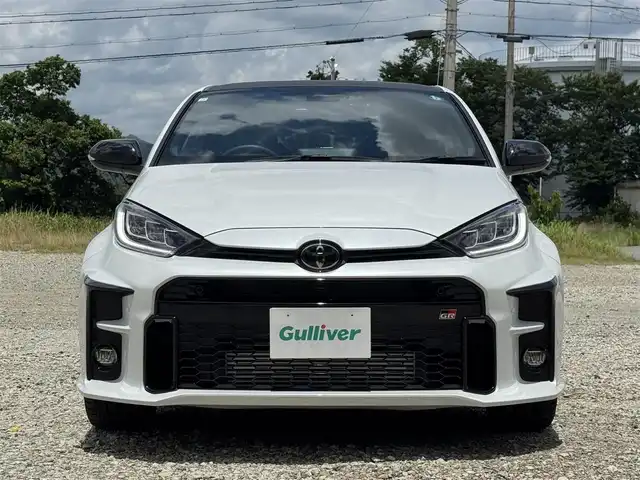 トヨタ ＧＲヤリス RZ ハイパフォーマンス 兵庫県 2023(令5)年 0.4万km プラチナホワイトパールマイカ 純正ナビ/JBLサウンド/バックカメラ/ETC2.0/Bluetooth接続可/純正BBS製18インチAW/ハーフレザーシート/LEDヘッドライト/レーダークルコン/スマートキー/ヘッドアップディスプレイ/トヨタセーフティセンス