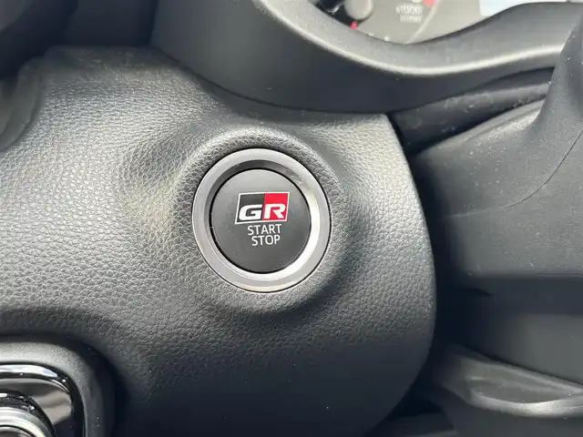 トヨタ ＧＲヤリス RZ ハイパフォーマンス 兵庫県 2023(令5)年 0.4万km プラチナホワイトパールマイカ 純正ナビ/JBLサウンド/バックカメラ/ETC2.0/Bluetooth接続可/純正BBS製18インチAW/ハーフレザーシート/LEDヘッドライト/レーダークルコン/スマートキー/ヘッドアップディスプレイ/トヨタセーフティセンス