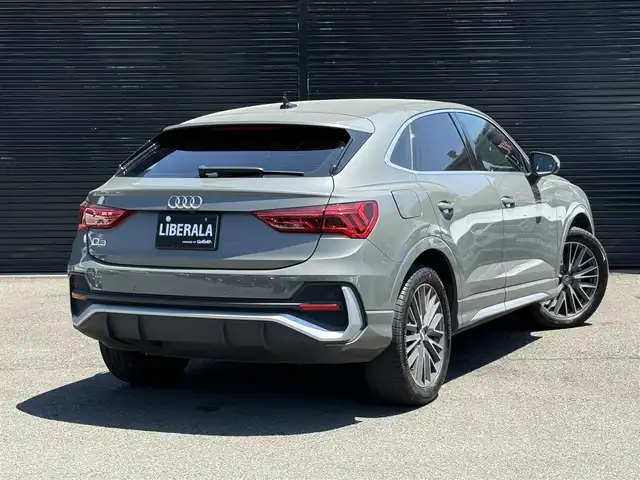 アウディ アウディ Ｑ３ SB 35TFSI Sライン 静岡県 2020(令2)年 4.3万km グレー アシスタンスパッケージ/・アダプティブクルーズアシスト/・エマージェンシーアシスト/・ハイビームアシスト/・サイドアシスト/・リヤクロストラフィックアシスト/ベーシックパッケージ/・シートヒーター（フロント）/・シート電動調整機能（フロント）/・ステアリングホイール3スポークレザー/ マルチファンクションパドルシフトフラットボトム/・オートマチックテールゲート/・アウディホールドアシスト/・ランバーサポート4ウェイ（フロント）/ハーフレザーシート/バーチャルコックピット/MMI/(Bluetooth/CarPlay/USB)/360°カメラ/ETC2.0/ドライブレコーダー/保証書/取説/スペアキー