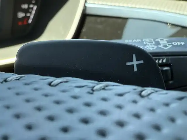 アウディ アウディ Ｑ３ SB 35TFSI Sライン 静岡県 2020(令2)年 4.3万km グレー アシスタンスパッケージ/・アダプティブクルーズアシスト/・エマージェンシーアシスト/・ハイビームアシスト/・サイドアシスト/・リヤクロストラフィックアシスト/ベーシックパッケージ/・シートヒーター（フロント）/・シート電動調整機能（フロント）/・ステアリングホイール3スポークレザー/ マルチファンクションパドルシフトフラットボトム/・オートマチックテールゲート/・アウディホールドアシスト/・ランバーサポート4ウェイ（フロント）/ハーフレザーシート/バーチャルコックピット/MMI/(Bluetooth/CarPlay/USB)/360°カメラ/ETC2.0/ドライブレコーダー/保証書/取説/スペアキー