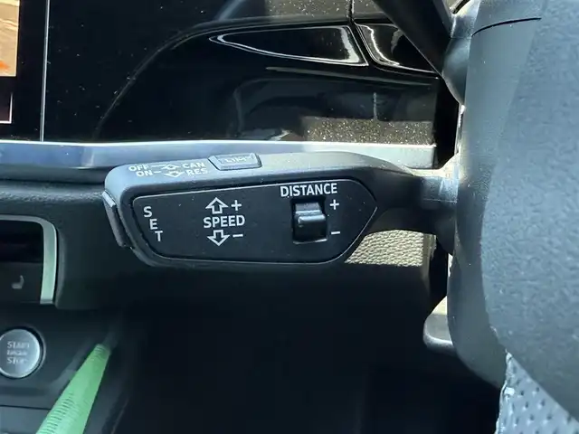 アウディ アウディ Ｑ３ SB 35TFSI Sライン 静岡県 2020(令2)年 4.3万km グレー アシスタンスパッケージ/・アダプティブクルーズアシスト/・エマージェンシーアシスト/・ハイビームアシスト/・サイドアシスト/・リヤクロストラフィックアシスト/ベーシックパッケージ/・シートヒーター（フロント）/・シート電動調整機能（フロント）/・ステアリングホイール3スポークレザー/ マルチファンクションパドルシフトフラットボトム/・オートマチックテールゲート/・アウディホールドアシスト/・ランバーサポート4ウェイ（フロント）/ハーフレザーシート/バーチャルコックピット/MMI/(Bluetooth/CarPlay/USB)/360°カメラ/ETC2.0/ドライブレコーダー/保証書/取説/スペアキー