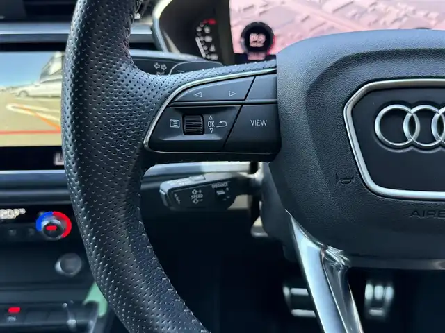 アウディ アウディ Ｑ３ SB 35TFSI Sライン 静岡県 2020(令2)年 4.3万km グレー アシスタンスパッケージ/・アダプティブクルーズアシスト/・エマージェンシーアシスト/・ハイビームアシスト/・サイドアシスト/・リヤクロストラフィックアシスト/ベーシックパッケージ/・シートヒーター（フロント）/・シート電動調整機能（フロント）/・ステアリングホイール3スポークレザー/ マルチファンクションパドルシフトフラットボトム/・オートマチックテールゲート/・アウディホールドアシスト/・ランバーサポート4ウェイ（フロント）/ハーフレザーシート/バーチャルコックピット/MMI/(Bluetooth/CarPlay/USB)/360°カメラ/ETC2.0/ドライブレコーダー/保証書/取説/スペアキー