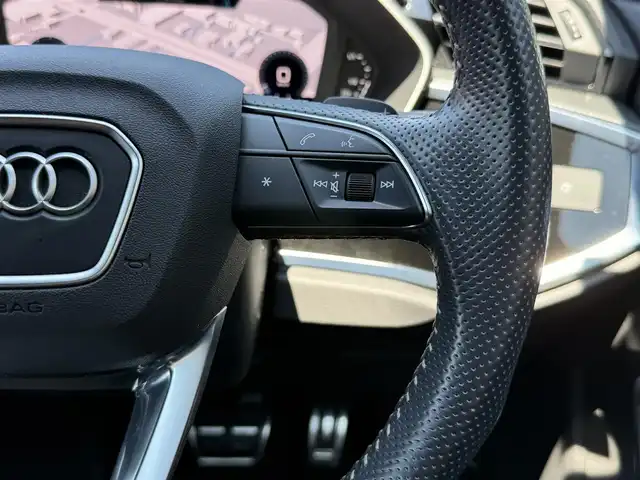 アウディ アウディ Ｑ３ SB 35TFSI Sライン 静岡県 2020(令2)年 4.3万km グレー アシスタンスパッケージ/・アダプティブクルーズアシスト/・エマージェンシーアシスト/・ハイビームアシスト/・サイドアシスト/・リヤクロストラフィックアシスト/ベーシックパッケージ/・シートヒーター（フロント）/・シート電動調整機能（フロント）/・ステアリングホイール3スポークレザー/ マルチファンクションパドルシフトフラットボトム/・オートマチックテールゲート/・アウディホールドアシスト/・ランバーサポート4ウェイ（フロント）/ハーフレザーシート/バーチャルコックピット/MMI/(Bluetooth/CarPlay/USB)/360°カメラ/ETC2.0/ドライブレコーダー/保証書/取説/スペアキー