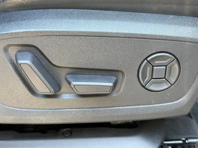 アウディ アウディ Ｑ３ SB 35TFSI Sライン 静岡県 2020(令2)年 4.3万km グレー アシスタンスパッケージ/・アダプティブクルーズアシスト/・エマージェンシーアシスト/・ハイビームアシスト/・サイドアシスト/・リヤクロストラフィックアシスト/ベーシックパッケージ/・シートヒーター（フロント）/・シート電動調整機能（フロント）/・ステアリングホイール3スポークレザー/ マルチファンクションパドルシフトフラットボトム/・オートマチックテールゲート/・アウディホールドアシスト/・ランバーサポート4ウェイ（フロント）/ハーフレザーシート/バーチャルコックピット/MMI/(Bluetooth/CarPlay/USB)/360°カメラ/ETC2.0/ドライブレコーダー/保証書/取説/スペアキー