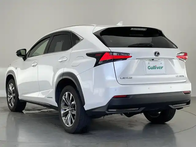レクサス ＮＸ 300h Fスポーツ 愛知県 2015(平27)年 6.4万km ソニッククォーツ 純正ナビ　フルセグＴＶ　ムーンルーフ　バックカメラ　電動格納リアシート　赤革　ベンチレーション　シートヒーター　３眼ＬＥＤヘッドライト　衝突軽減　前後ドラレコ　ＥＴＣ　ブルーレイ再生　ｎａｎｏｅ　禁煙　スぺアタイヤあり