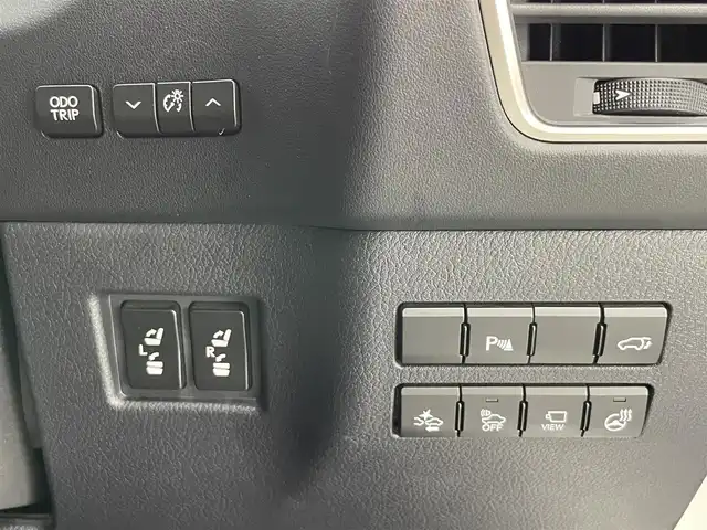 レクサス ＮＸ 300h Fスポーツ 愛知県 2015(平27)年 6.4万km ソニッククォーツ 純正ナビ　フルセグＴＶ　ムーンルーフ　バックカメラ　電動格納リアシート　赤革　ベンチレーション　シートヒーター　３眼ＬＥＤヘッドライト　衝突軽減　前後ドラレコ　ＥＴＣ　ブルーレイ再生　ｎａｎｏｅ　禁煙　スぺアタイヤあり