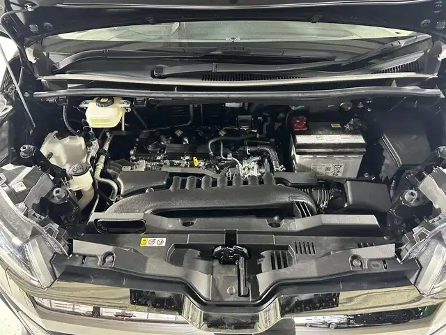 トヨタ ノア S－Z 熊本県 2024(令6)年 2.2万km アティチュードブラックマイカ 純正10.5ナビ/CD/DVD/フルセグTV/Bluetooth/HDMI/純正13.2インチ後席モニター/両側パワースライドドア/トヨタセーフティセンス/プリクラッシュセーフティ/レーンディパーチャーアラート/クリアランスソナー/パーキングサポートブレーキ/ヘッドアップディスプレイ/ロードサインアシスト/レーダークルーズコントロール/オートマッチックハイビーム/ハーフレザーシート/前席シートヒーター/デジタルインナーミラー/サンシェード/オットマン/USB入力/タイプC/USB充電/純正17インチアルミホイール