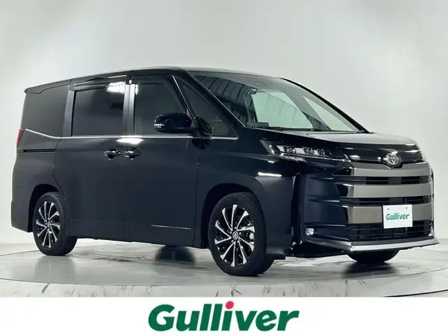 トヨタ ノア S－Z 熊本県 2024(令6)年 2.2万km アティチュードブラックマイカ 純正10.5ナビ/CD/DVD/フルセグTV/Bluetooth/HDMI/純正13.2インチ後席モニター/両側パワースライドドア/トヨタセーフティセンス/プリクラッシュセーフティ/レーンディパーチャーアラート/クリアランスソナー/パーキングサポートブレーキ/ヘッドアップディスプレイ/ロードサインアシスト/レーダークルーズコントロール/オートマッチックハイビーム/ハーフレザーシート/前席シートヒーター/デジタルインナーミラー/サンシェード/オットマン/USB入力/タイプC/USB充電/純正17インチアルミホイール