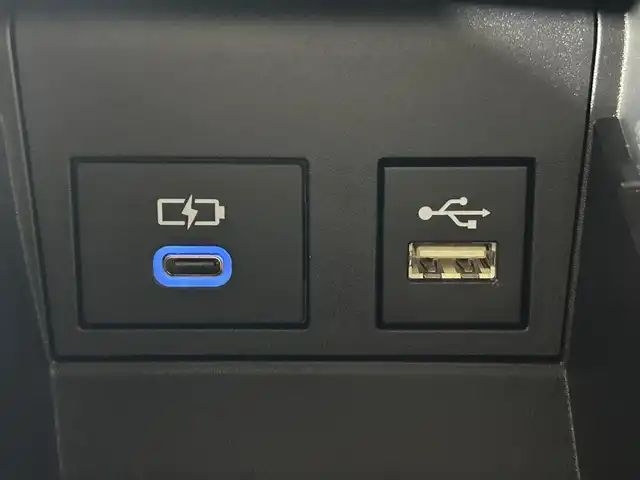 トヨタ ノア S－Z 熊本県 2024(令6)年 2.2万km アティチュードブラックマイカ 純正10.5ナビ/CD/DVD/フルセグTV/Bluetooth/HDMI/純正13.2インチ後席モニター/両側パワースライドドア/トヨタセーフティセンス/プリクラッシュセーフティ/レーンディパーチャーアラート/クリアランスソナー/パーキングサポートブレーキ/ヘッドアップディスプレイ/ロードサインアシスト/レーダークルーズコントロール/オートマッチックハイビーム/ハーフレザーシート/前席シートヒーター/デジタルインナーミラー/サンシェード/オットマン/USB入力/タイプC/USB充電/純正17インチアルミホイール