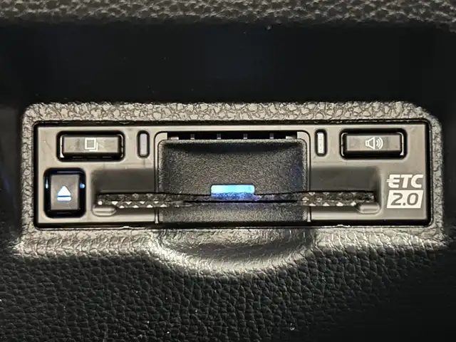 トヨタ ノア S－Z 熊本県 2024(令6)年 2.2万km アティチュードブラックマイカ 純正10.5ナビ/CD/DVD/フルセグTV/Bluetooth/HDMI/純正13.2インチ後席モニター/両側パワースライドドア/トヨタセーフティセンス/プリクラッシュセーフティ/レーンディパーチャーアラート/クリアランスソナー/パーキングサポートブレーキ/ヘッドアップディスプレイ/ロードサインアシスト/レーダークルーズコントロール/オートマッチックハイビーム/ハーフレザーシート/前席シートヒーター/デジタルインナーミラー/サンシェード/オットマン/USB入力/タイプC/USB充電/純正17インチアルミホイール