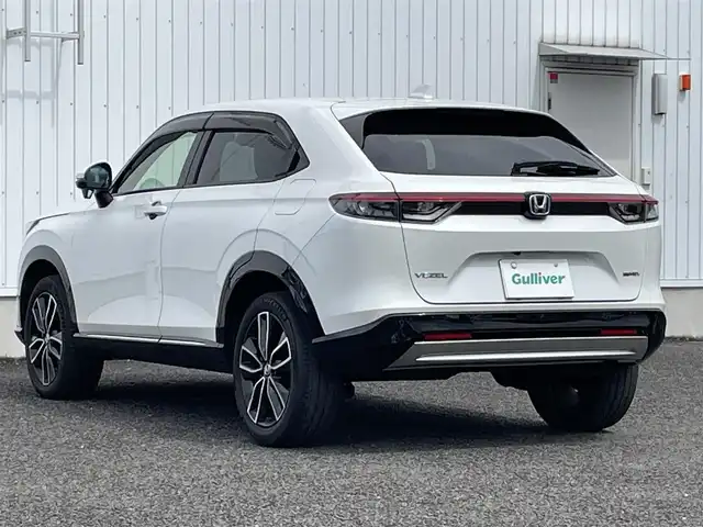 ホンダ ヴェゼル ハイブリッド e:HEV Z 熊本県 2022(令4)年 3万km パール 純正ナビ　BT/USB/AM/FM/フルセグTV/バックカメラ/ホンダセンシング/パワーテールゲート/オートクルーズコントロール/本革巻きステアリング/・ステアリングヒーター/・ステアリングリモコン/・パドルシフト/ビルトインETC2.0/電子パーキング/・オートブレーキホールド/ハーフレザーシート/・D/Nシートヒーター/LEDヘッドライト/・オートライト/プッシュスタート/・スマートキー/・スペアキー×１/ウインカーミラー/・電動格納ミラー