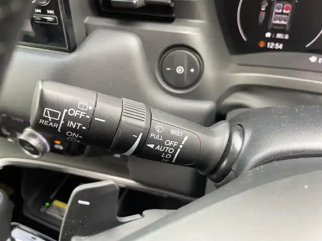 ホンダ ヴェゼル ハイブリッド e:HEV Z 熊本県 2022(令4)年 3万km パール 純正ナビ　BT/USB/AM/FM/フルセグTV/バックカメラ/ホンダセンシング/パワーテールゲート/オートクルーズコントロール/本革巻きステアリング/・ステアリングヒーター/・ステアリングリモコン/・パドルシフト/ビルトインETC2.0/電子パーキング/・オートブレーキホールド/ハーフレザーシート/・D/Nシートヒーター/LEDヘッドライト/・オートライト/プッシュスタート/・スマートキー/・スペアキー×１/ウインカーミラー/・電動格納ミラー