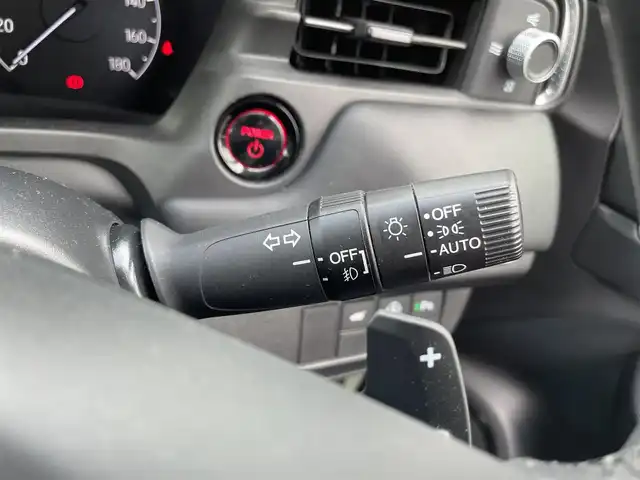 ホンダ ヴェゼル ハイブリッド e:HEV Z 熊本県 2022(令4)年 3万km パール 純正ナビ　BT/USB/AM/FM/フルセグTV/バックカメラ/ホンダセンシング/パワーテールゲート/オートクルーズコントロール/本革巻きステアリング/・ステアリングヒーター/・ステアリングリモコン/・パドルシフト/ビルトインETC2.0/電子パーキング/・オートブレーキホールド/ハーフレザーシート/・D/Nシートヒーター/LEDヘッドライト/・オートライト/プッシュスタート/・スマートキー/・スペアキー×１/ウインカーミラー/・電動格納ミラー
