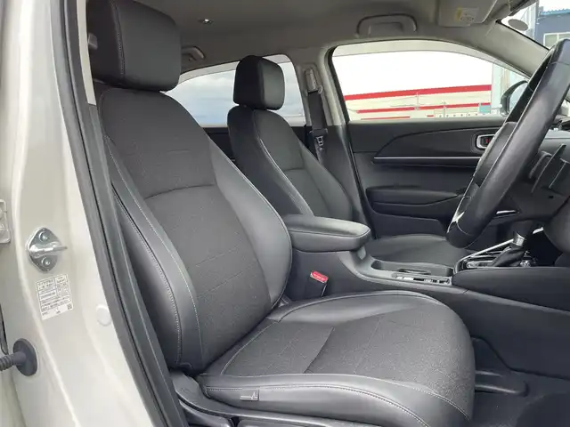 ホンダ ヴェゼル ハイブリッド e:HEV Z 熊本県 2022(令4)年 3万km パール 純正ナビ　BT/USB/AM/FM/フルセグTV/バックカメラ/ホンダセンシング/パワーテールゲート/オートクルーズコントロール/本革巻きステアリング/・ステアリングヒーター/・ステアリングリモコン/・パドルシフト/ビルトインETC2.0/電子パーキング/・オートブレーキホールド/ハーフレザーシート/・D/Nシートヒーター/LEDヘッドライト/・オートライト/プッシュスタート/・スマートキー/・スペアキー×１/ウインカーミラー/・電動格納ミラー