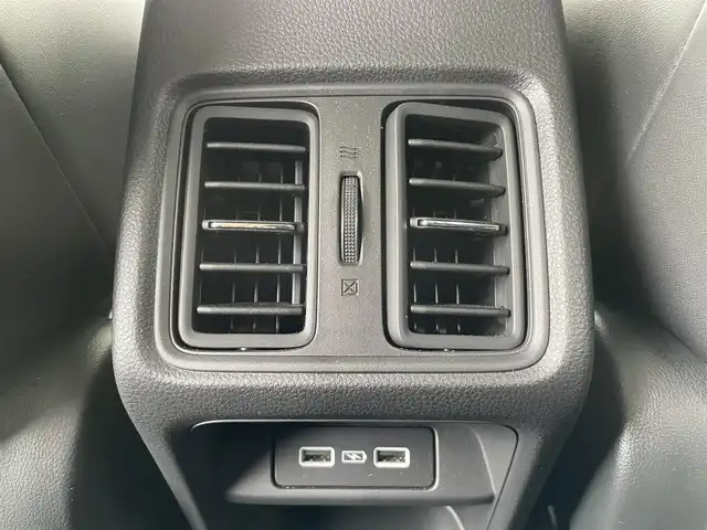 ホンダ ヴェゼル ハイブリッド e:HEV Z 熊本県 2022(令4)年 3万km パール 純正ナビ　BT/USB/AM/FM/フルセグTV/バックカメラ/ホンダセンシング/パワーテールゲート/オートクルーズコントロール/本革巻きステアリング/・ステアリングヒーター/・ステアリングリモコン/・パドルシフト/ビルトインETC2.0/電子パーキング/・オートブレーキホールド/ハーフレザーシート/・D/Nシートヒーター/LEDヘッドライト/・オートライト/プッシュスタート/・スマートキー/・スペアキー×１/ウインカーミラー/・電動格納ミラー
