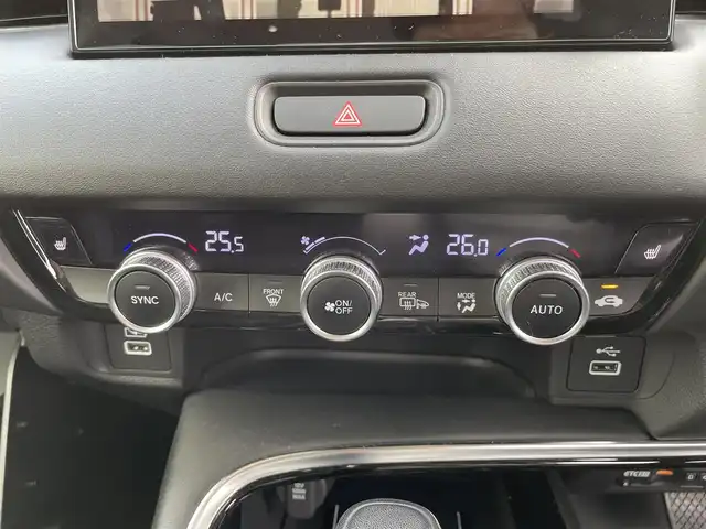 ホンダ ヴェゼル ハイブリッド e:HEV Z 熊本県 2022(令4)年 3万km パール 純正ナビ　BT/USB/AM/FM/フルセグTV/バックカメラ/ホンダセンシング/パワーテールゲート/オートクルーズコントロール/本革巻きステアリング/・ステアリングヒーター/・ステアリングリモコン/・パドルシフト/ビルトインETC2.0/電子パーキング/・オートブレーキホールド/ハーフレザーシート/・D/Nシートヒーター/LEDヘッドライト/・オートライト/プッシュスタート/・スマートキー/・スペアキー×１/ウインカーミラー/・電動格納ミラー