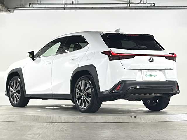 レクサス ＵＸ 250h Fスポーツ 広島県 2023(令5)年 1.5万km ホワイトノーヴァガラスフレーク 禁煙車/レクサスセーフティプラス+/・プリクラッシュセーフティ/・レーントレーシングアシスト/・先行車発進告知/・レーダークルーズコントロール/・ロードサインアシスト/3眼LEDヘッドライト/・アダプティブハイビームシステム/・ヘッドランプクリーナー/ASC/クリアランスソナー/純正ナビ/・フルセグ/Bluetooth/スマホ連携/バックカメラ/前席シートヒーター/専用Ltexスポーツシート/シートメモリー/パワーシート/ステアリングヒーター/パドルシフト/ステアリングスイッチ/パワーバックドア/360°ドライブレコーダー（TZ）/ETC2.0/純正フロアマット/215/60R17 インチアルミ付スタッドレスタイヤ車載