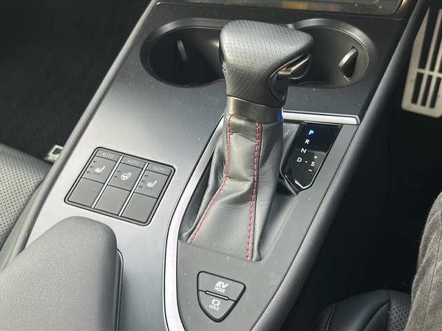 レクサス ＵＸ 250h Fスポーツ 広島県 2023(令5)年 1.5万km ホワイトノーヴァガラスフレーク 禁煙車/レクサスセーフティプラス+/・プリクラッシュセーフティ/・レーントレーシングアシスト/・先行車発進告知/・レーダークルーズコントロール/・ロードサインアシスト/3眼LEDヘッドライト/・アダプティブハイビームシステム/・ヘッドランプクリーナー/ASC/クリアランスソナー/純正ナビ/・フルセグ/Bluetooth/スマホ連携/バックカメラ/前席シートヒーター/専用Ltexスポーツシート/シートメモリー/パワーシート/ステアリングヒーター/パドルシフト/ステアリングスイッチ/パワーバックドア/360°ドライブレコーダー（TZ）/ETC2.0/純正フロアマット/215/60R17 インチアルミ付スタッドレスタイヤ車載