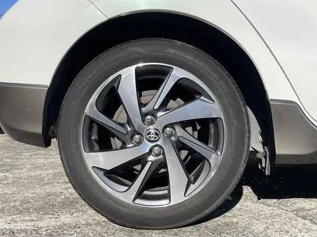 トヨタ アクア X－URBAN 千葉県 2015(平27)年 9.7万km ライムホワイトパールクリスタルシャイン カーオーディオ/・ラジオ/CD/AUX/USB/リアルーフスポイラー/ETC/横滑り制御機能(VSC)/タイヤ空転抑制機能(TRC)/電子制御ブレーキシステム/ヒルスタートアシストコントロール/車両接近通報装置/緊急ブレーキシグナル/ハーフレザーシート/純正16インチアルミホイール/取扱説明書/保証書/スペアキー