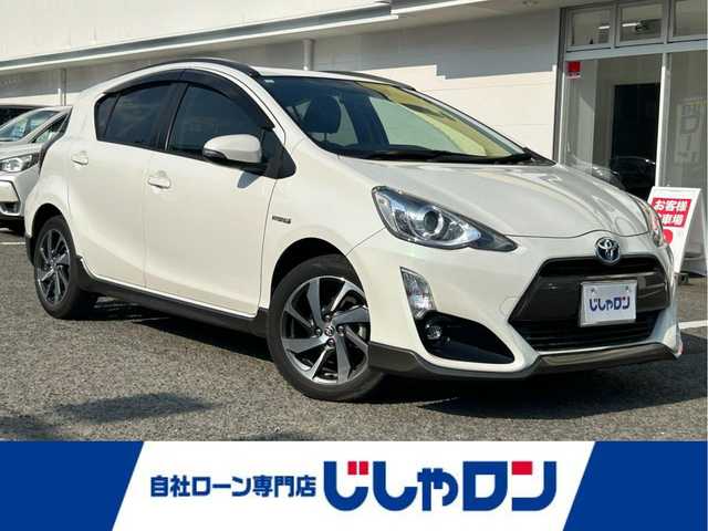 トヨタ アクア X－URBAN 京都府 2015(平27)年 9.7万km ライムホワイトパールクリスタルシャイン (株)IDOMが運営する【じしゃロン伏見店】の自社ローン対象車両になります。こちらは現金ご利用時の価格です。自社ローンご希望の方は別途その旨お申付け下さい。/カーオーディオ(AM/FM/CD/AUX/USB)/ETC/ハーフレザーシート/純正16インチアルミホイール/スマートキー/プッシュスタート/純正フロアマット/LEDヘッドライト/オートライト