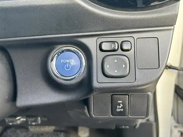 トヨタ アクア X－URBAN 京都府 2015(平27)年 9.7万km ライムホワイトパールクリスタルシャイン (株)IDOMが運営する【じしゃロン伏見店】の自社ローン対象車両になります。こちらは現金ご利用時の価格です。自社ローンご希望の方は別途その旨お申付け下さい。/カーオーディオ(AM/FM/CD/AUX/USB)/ETC/ハーフレザーシート/純正16インチアルミホイール/スマートキー/プッシュスタート/純正フロアマット/LEDヘッドライト/オートライト