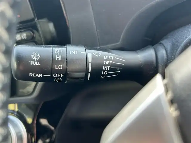 トヨタ アクア X－URBAN 京都府 2015(平27)年 9.7万km ライムホワイトパールクリスタルシャイン (株)IDOMが運営する【じしゃロン伏見店】の自社ローン対象車両になります。こちらは現金ご利用時の価格です。自社ローンご希望の方は別途その旨お申付け下さい。/カーオーディオ(AM/FM/CD/AUX/USB)/ETC/ハーフレザーシート/純正16インチアルミホイール/スマートキー/プッシュスタート/純正フロアマット/LEDヘッドライト/オートライト