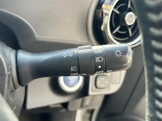 トヨタ アクア X－URBAN 京都府 2015(平27)年 9.7万km ライムホワイトパールクリスタルシャイン (株)IDOMが運営する【じしゃロン伏見店】の自社ローン対象車両になります。こちらは現金ご利用時の価格です。自社ローンご希望の方は別途その旨お申付け下さい。/カーオーディオ(AM/FM/CD/AUX/USB)/ETC/ハーフレザーシート/純正16インチアルミホイール/スマートキー/プッシュスタート/純正フロアマット/LEDヘッドライト/オートライト